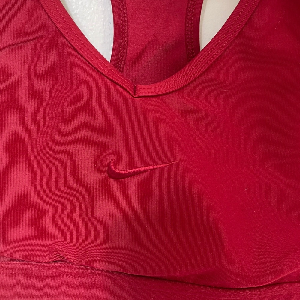 Nike Dri-FIT Red Racerback V-Neck Sports Bra Womens Medium Embroidered Swoosh